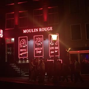 爆操美女的烧穴
